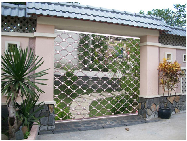 Cửa cuốn lưới và những lý do nên chọn