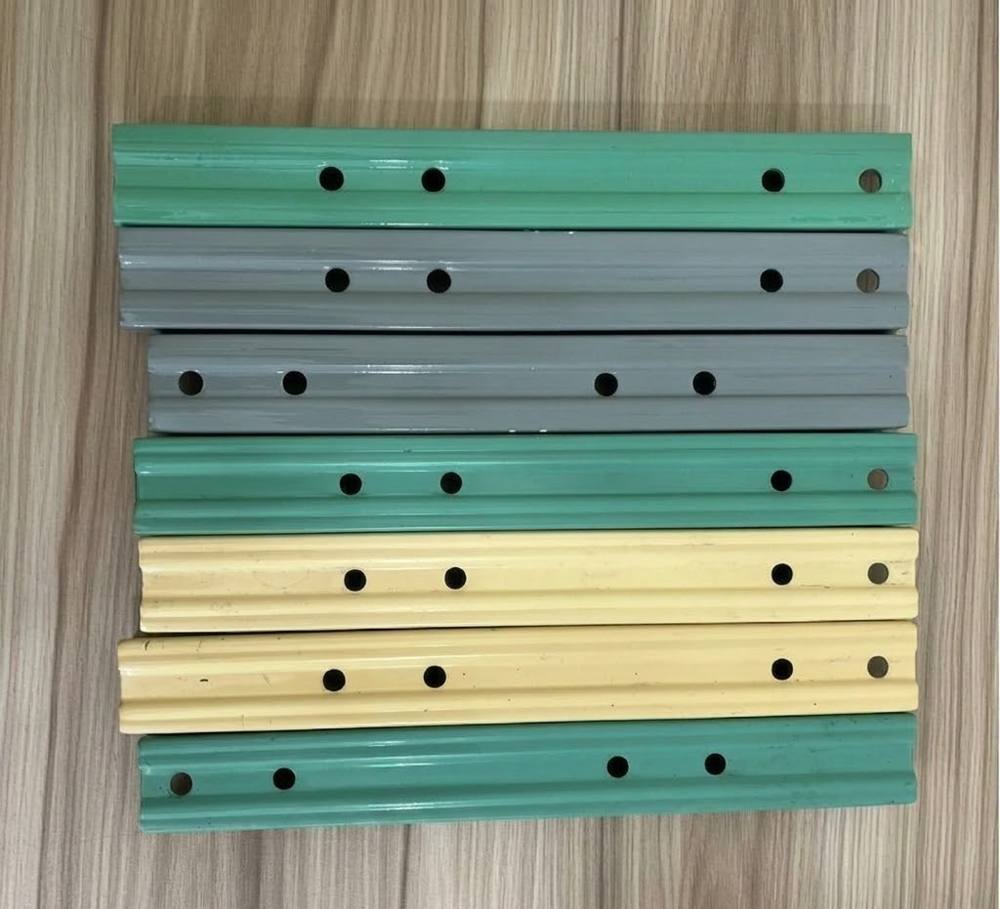 Chi tiết thanh U cửa kéo Lâm Đồng sơn tĩnh điện nhiều màu