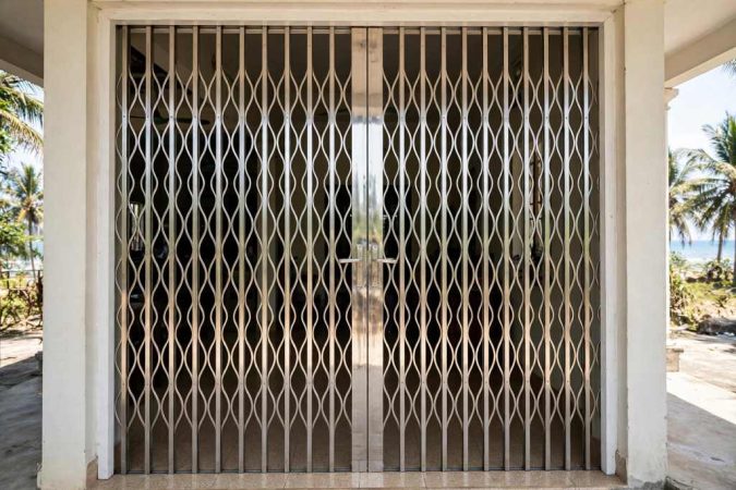 Cửa Kéo Kiên Giang Giá Rẻ, Chống Gỉ Tốt Cho Vùng Biển