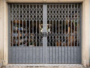 Cửa Kéo Lâm Đồng Sơn Tĩnh Điện, Bền Đẹp Cho Nhà Phố Tây Nguyên