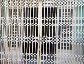 Cửa Kéo Lâm Đồng Sơn Tĩnh Điện, Bền Đẹp Cho Nhà Phố Tây Nguyên
