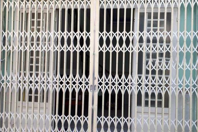Cửa Kéo Lâm Đồng Sơn Tĩnh Điện, Bền Đẹp Cho Nhà Phố Tây Nguyên